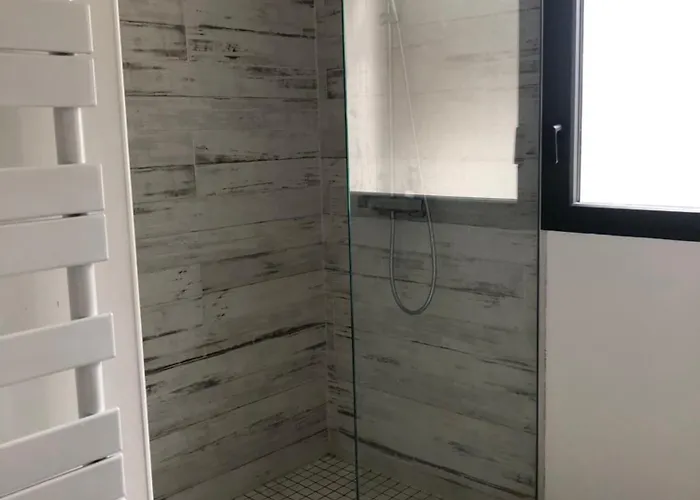 4 - 8 Personnes * Changé